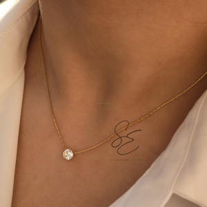 Collar con Colgante de Zirconia Cúbica Solitaria en Oro de 18K, Corte Princesa, Moderno, Minimalista, Regalo para Mujer, Acero Inoxidable Antideslustre - Product Image 4