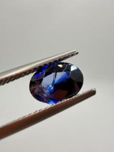 Zafiro Azul Natural Vívido, Gema Preciosa Suelta, Corte Ovalado, 1.70CT, 8.5X6.5X4MM, Ceilán, Sri Lanka, Para Joyería, con Juego de Color - Product Image 1