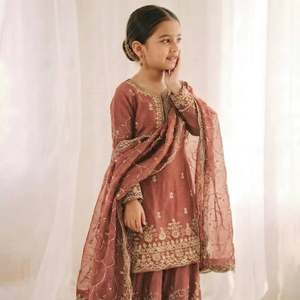 Ensemble Kurti Palazzo en soie GMY assorti pour la famille avec broderie et travail de sequins – Tenue ethnique mère-fille - Product Image 1