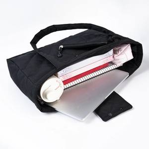 Grand sac fourre-tout à rabat avec fermeture éclair, imperméable, matelassé, bandoulière polyvalente, tendance, fabriqué au Vietnam - Product Image 5