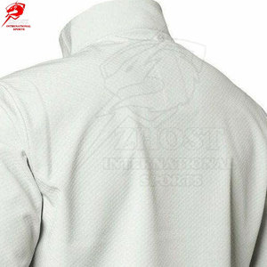 Vestes softshell athlétiques haut de gamme avec matériau léger et respirant, coupe confortable et coutures durables, en vente - Product Image 4