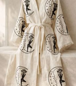 Robe longue de plage pour femme, style ethnique bohème, imprimée à la main, kimono de plage ouvert sur le devant, cache-maillot de bain graphique - Product Image 1