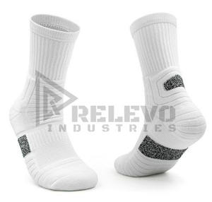 Chaussettes de sport antidérapantes personnalisées pour hommes, écologiques, respirantes, en nylon et élasthanne, pour le football, le basketball, la course à pied, vente en gros - Product Image 3