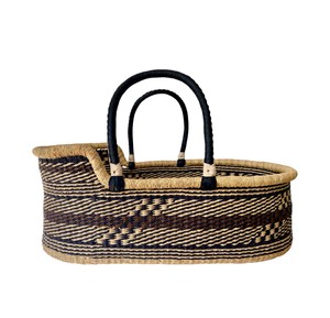 Cesta cambiador de mimbre con diseño de ondas oscuras personalizado, con cesta cambiador de ratán a juego y asas negras para tiendas de bebés - Product Image 1