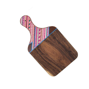 Tabla de cortar rectangular de madera esmaltada con diseño floral y asa, bandeja para servir, ecológica, ligera y apta para lavavajillas. - Product Image 6