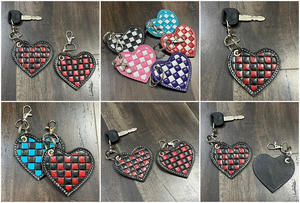 Llavero de Cuero a Cuadros con Forma de Corazón, Estilo Personalizado, Nuevo, al por Mayor, Recuerdo de Boutique, Accesorio de Moda para Bolso, Anillo para Llaves, para Regalo - Product Image 3