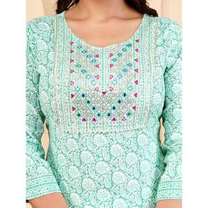 Conjunto Kurta de 3 piezas de algodón puro con estampado floral verde y melocotón para mujer - Product Image 3