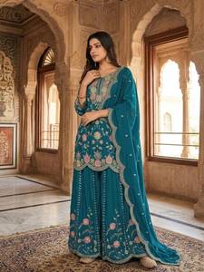 Ensemble prêt-à-porter en soie Chinon avec broderie et travail de fils magnifiques, comprenant un haut, un pantalon Plazzo et une dupatta, entièrement cousu. - Product Image 1