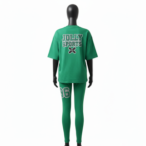 Ensemble femme de haute qualité : t-shirt en coton 200 GSM et legging extensible en spandex vert avec logo brodé et impression par transfert thermique. - Product Image 3