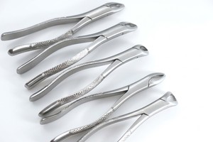 Ensemble de 5 forceps d'extraction dentaire en acier inoxydable allemand, instruments chirurgicaux professionnels pour l'extraction des dents - Product Image 3