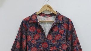 Vestido midi rosa con estampado floral y teñido anudado a mano |   Estilo Bohemio, 100% Algodón, Ecológico, Transpirable, Cintura Natural, Silueta en A - Product Image 3
