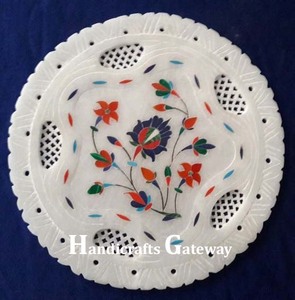 Assiette en marbre blanc incrusté, fabriquée à la main, magnifique, pour cadeaux. Fabricant d'assiettes en marbre incrusté de haute qualité. - Product Image 5