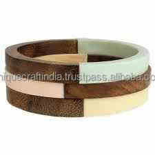 Bold Fashion Forward Statement Brazaletes de resina negra de calidad premium Joyería artesanal colorida Productos al por mayor - Product Image 3