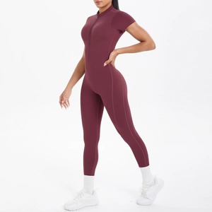 Mono de fitness de manga corta para mujer, body sin espalda de color liso con efecto fruncido, traje de una pieza con media cremallera, conjuntos de gimnasio y yoga para mujer - Product Image 3
