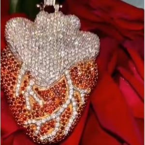 Pendentif Cœur Humain Personnalisé en Argent Sterling 925, Sertissage Glacé, Diamant Moissanite Taille Ronde Brillante, Bijou Hip Hop Tendance Unique - Product Image 1