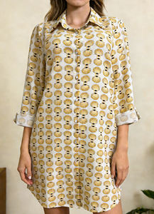 เดรสเชิ้ตผู้หญิงลายเปลือกหอยสีเหลือง แขนยาว ติดกระดุม ยาวปานกลาง ผ้าซาติน ระบายอากาศได้ดี สวยสง่า สวมใส่สบาย เหมาะสำหรับใส่ทำงาน ปี 2026 - Product Image 3