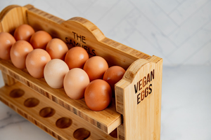 Soporte de madera de doble nivel para huevos, bandeja de almacenamiento de huevos de dos niveles para encimera de cocina, despensa, mesa de desayuno, decoración de cocina estilo rústico - Product Image 2