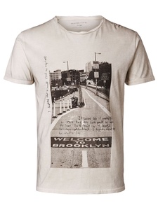 เสื้อยืดคอกลมผู้ชายพิมพ์โลโก้ตามสั่ง ผ้าคอตตอนหวี 100% ซักแบบ Bio Wash เป็นมิตรกับสิ่งแวดล้อม MOQ ต่ำ สไตล์ลำลอง แขนสั้น ผลิตจากโรงงาน - Product Image 2