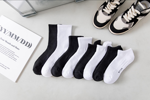 Chaussettes de sport en coton pour hommes avec logo personnalisé, motif dessin animé, respirantes, légères, absorbant la transpiration, idéales pour l'automne - Product Image 2