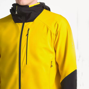 เสื้อแจ็คเก็ตผู้ชายแบบมีฉนวนกันความร้อน ผ้า softshell กันน้ำ ด้านนอกบุด้วยผ้า soft thermal ให้ความอบอุ่น ยืดหยุ่นได้ กระชับรูปร่าง เหมาะสำหรับการเดินป่า - Product Image 5