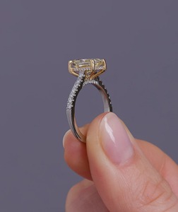 Anillo de compromiso de oro de 14K bicolor con diamante de laboratorio de corte radiante de 2.50 ct, halo oculto, anillo de catedral y banda de media eternidad - Product Image 1