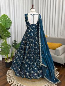 ชุดเดรสอินเดียแบบดั้งเดิมสุดหรูหรา ทำจากผ้าไหมเฟนดี้เนื้อหนา ประดับด้วยงานปักดิ้นและเลื่อม เหมาะสำหรับงานแต่งงาน สำหรับผู้หญิง สวมใส่ในโอกาสพิเศษ - Product Image 5