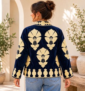 Chaqueta de Mujer con Bordado de Terciopelo, Artesanía Artística, Elegancia Atemporal, Estilo Bohemio Floral, Abrigo Elegante para Otoño e Invierno - Product Image 2