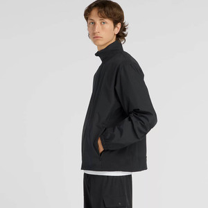 Vestes coupe-vent pour hommes, logo personnalisé OEM en gros, fermeture éclair noire, tissu nylon léger et respirant, imperméable. - Product Image 3