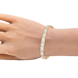 สร้อยข้อมือแบบโซ่ฮิปฮอป Iced Jewelz Rock Street ขนาด 14 มม. สไตล์ไมอามีคิวบัน สำหรับผู้หญิง ขายส่ง เงินแท้ชุบทอง ประดับเพชรโมอิสซาไนต์ - Product Image 2