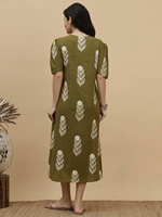 Robe midi vert olive à imprimé floral avec manches bouffantes, col en V, style portefeuille et à nouer, coupe décontractée ample, en tissu tissé respirant