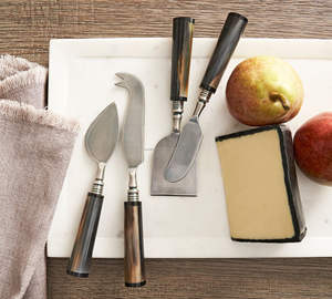 Cortador de queso personalizable de acero inoxidable con mango de cuerno de búfalo, accesorio de cocina para juego de queso de tamaño en forma - Product Image 3