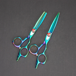 Tijeras de Peluquería Profesionales Tegra de Acero Inoxidable Quirúrgico con Empuñadura de Goma para Diestros, Acabado Espejo, para Corte de Cabello en Salón de Belleza - Product Image 2