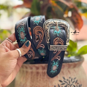 Belles ceintures en cuir taillées à la main de concepteur Ceintures élégantes faites à la main Couleur noire Boho Vintage Ceintures en cuir occidentales élégantes - Product Image 1