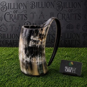 Jarra de Cerveza Vikinga Coleccionable Hecha a Mano con Cuerno de Búfalo, Estilo Rústico Medieval, de Billion of Crafts - Product Image 1