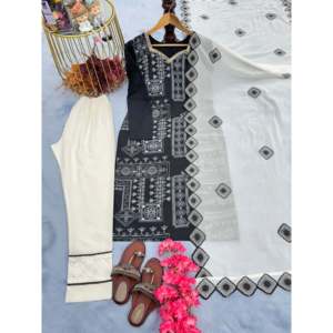 Ensemble de soirée en mousseline de soie de créateur avec haut, bas et dupatta brodés - Product Image 1