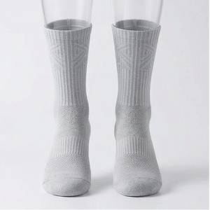 Chaussettes de sport personnalisées longues, respirantes en maille, pour le printemps et l'été, athlétiques, hauteur genou, fines, ventilées, pour la course, ajustement d'équipe, personnalisables - Product Image 1