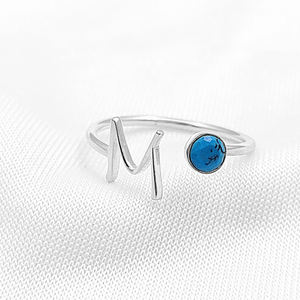 Anillo de Plata de Ley 925 con Inicial del Alfabeto y Piedra Preciosa Natural |   Anillo con Letra Personalizada en el Bisel |   Joyería de Boda Personalizada - Product Image 1