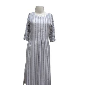 Tenue de mariage et de fête élégante en viscose imprimée de style pakistanais longue Kurti à forte demande disponible pour l'approvisionnement en gros - Product Image 1