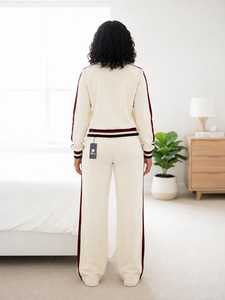 Conjunto Deportivo Casual de Dos Piezas con Capucha para Mujer, Diseño Sólido, Tela Suave y Ajuste Cómodo para Entrenamiento y Uso Diario - Product Image 6