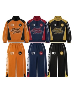 Chándal Deportivo Personalizado con Cierre de Cremallera |   Conjunto Deportivo para Hombre Estilo Racing con Parches |   Fabricante OEM de Conjuntos Deportivos de Pierna Ancha y Tejido Grueso - Product Image 1