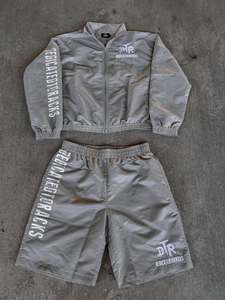 Conjunto de Dos Piezas Personalizado con Logotipo para Hombre, Chándal de Satén de Verano, Camiseta de Manga Corta con Cierre y Pantalones Cortos Cargo de Secado Rápido con Serigrafía - Product Image 3