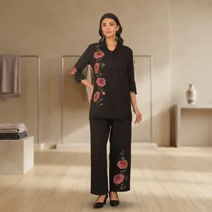 Ensemble deux pièces en coton brodé de fleurs noires pour femmes, col chemise, manches trois quarts, coupe ample, décontracté, élégant, à porter toute l'année - Product Image 3