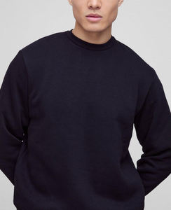Sudadera de cuello redondo negra para hombre al por mayor, corte regular, con logo frontal estampado, estilo casual para otoño, 100% algodón, jersey de punto. - Product Image 3