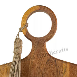 Planche à découper en bois d'acacia massif Design non glissant avec pompon décoratif pour la cuisine et le restaurant à bon prix - Product Image 4