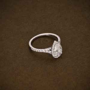 Bague Solitaire Halo Vintage Diamant pour Anniversaire de Mariage et Fiançailles, Or Blanc 14K Plaqué Rhodium, 1 Carat, Forme Poire, Diamant de Laboratoire E - Product Image 3