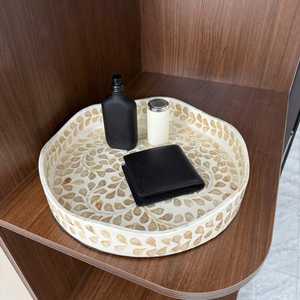 Plateau de service décoratif en nacre incrustée, motif floral neutre, mosaïque artisanale, design moderne et luxueux, passe au lave-vaisselle - Product Image 4