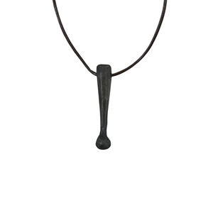 Oferta Especial: Colgante Personalizado de Metal de Hierro de Alta Calidad con Correa de Cuero, Joyería Unisex a Precio Razonable, Proveedor Mayorista - Product Image 1