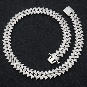 สร้อยคอฮิปฮอปแบบ Cuban Link หรูหราประดับเพชร Moissanite เกรด VVS เงินแท้ 925 รับรองโดย GRA พร้อมสลักโลโก้ตามสั่ง ขายส่ง - Product Image 5