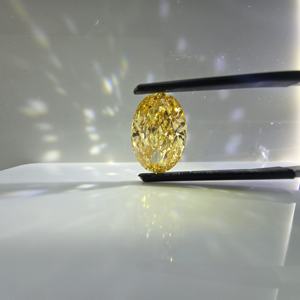 Diamante cultivado en laboratorio de 6.00 quilates, corte ovalado brillante modificado, color amarillo intenso, claridad VS2, certificado por IGI, diamante suelto para la elaboración de joyas. - Product Image 1
