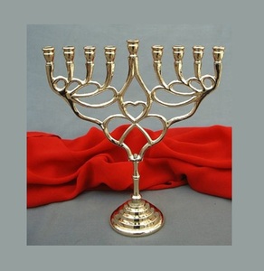 Menorah de Aluminio de Diseño Exclusivo para Marca Privada, Ideal para Ceremonias Religiosas, Decoración Festiva, Elegante para Mesa de Comedor y Sala de Estar - Product Image 5